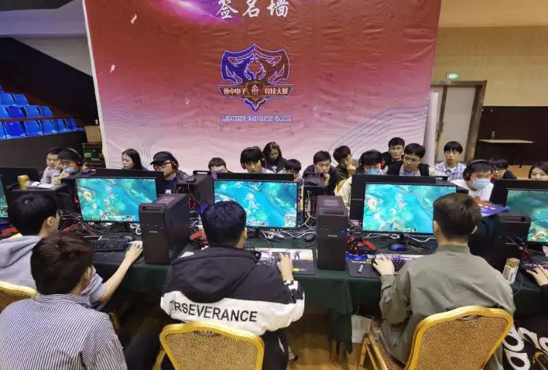 来自她们在 来自她们在